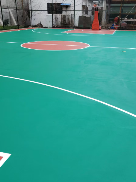 源汇 球场长期使用易出现地面开裂